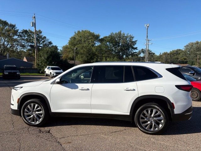 Used 2025 Buick Enclave Preferred AWD/4WD image 2