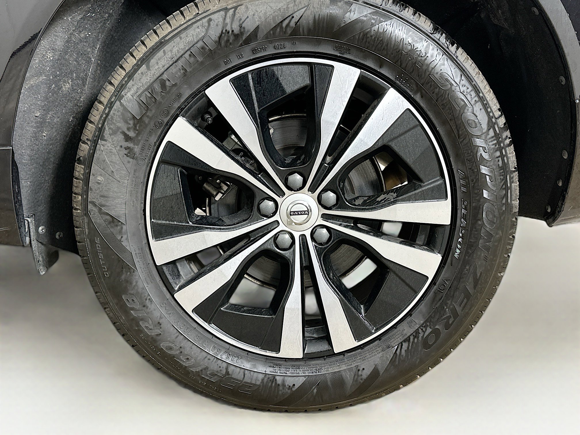 Used 2024 Volvo XC60 B5 Core image 11