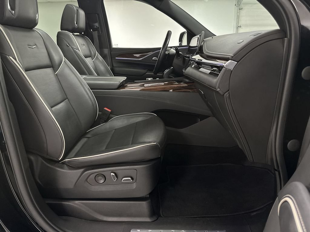 Used 2022 Cadillac Escalade Premium Luxury AWD/4WD image 22