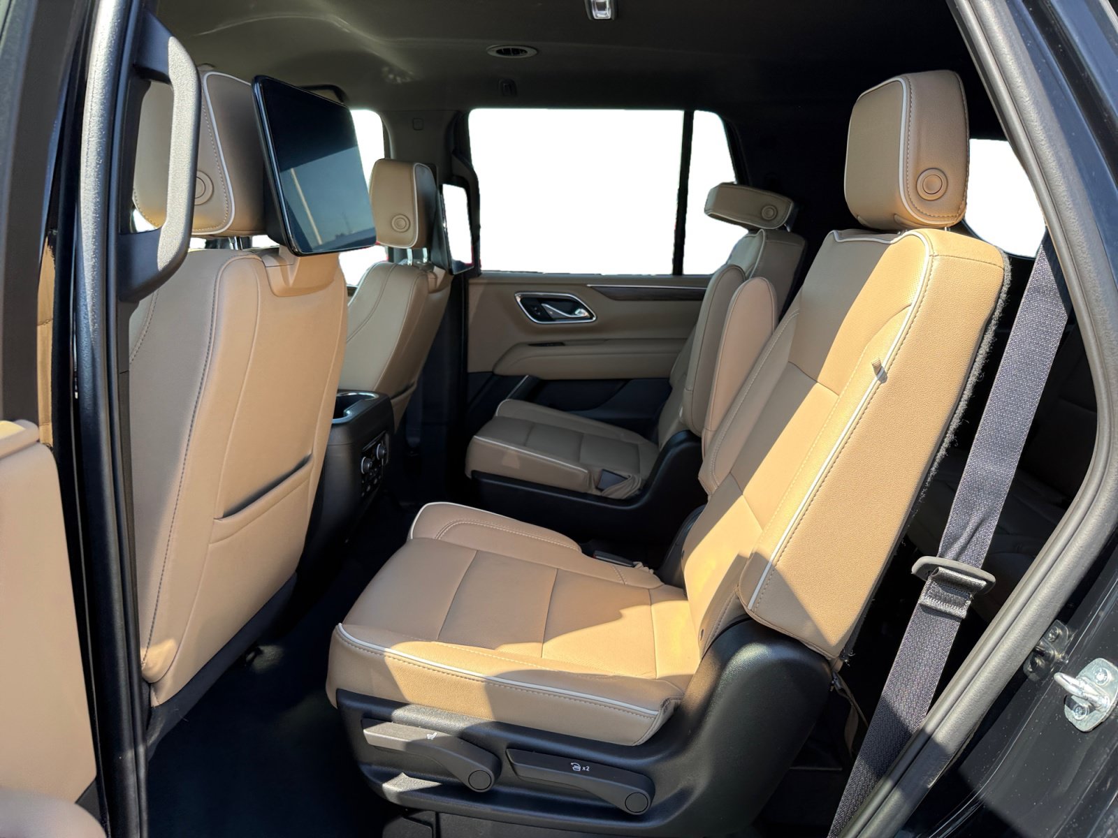 Used 2023 Chevrolet Tahoe Premier AWD/4WD image 16