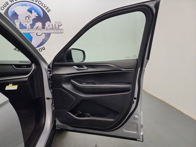 New 2025 Jeep Grand Cherokee Laredo X w/ Luxury Tech Group I image 33