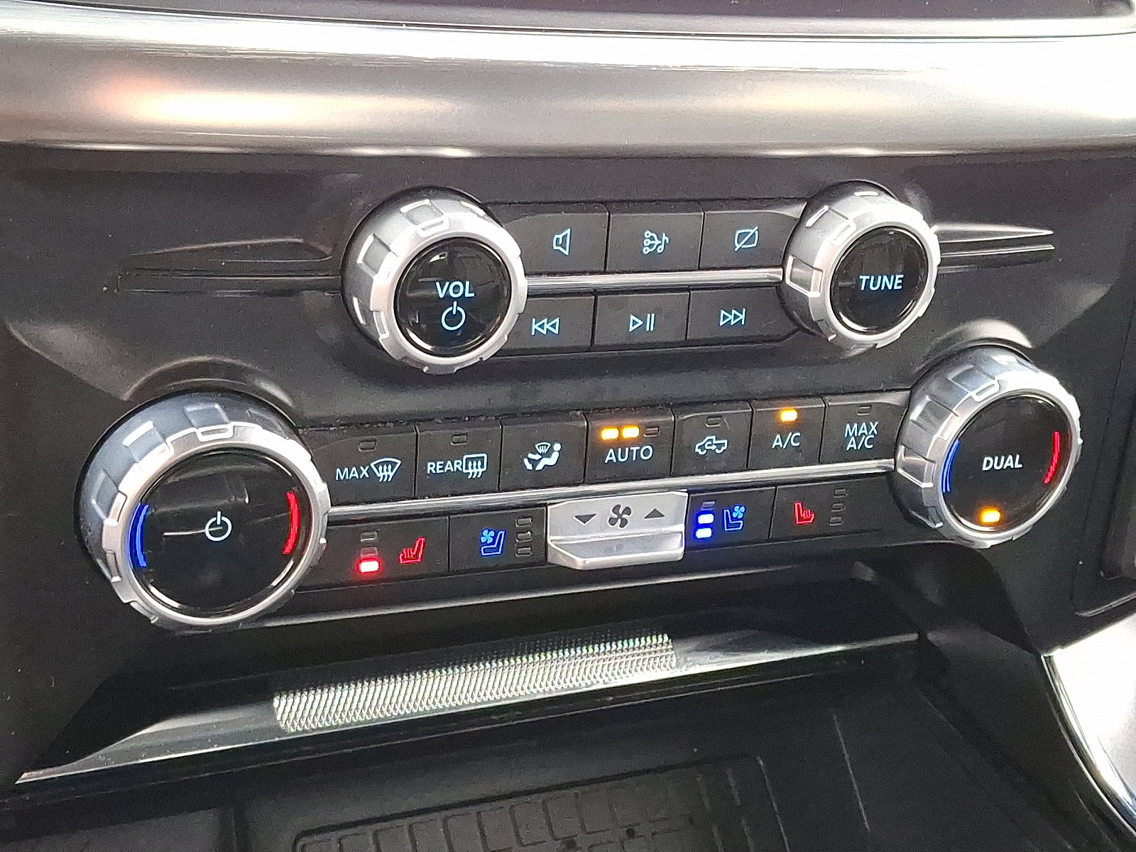 Certified 2023 Ford F150 Lariat w/ Equipment Group 502A High image 15