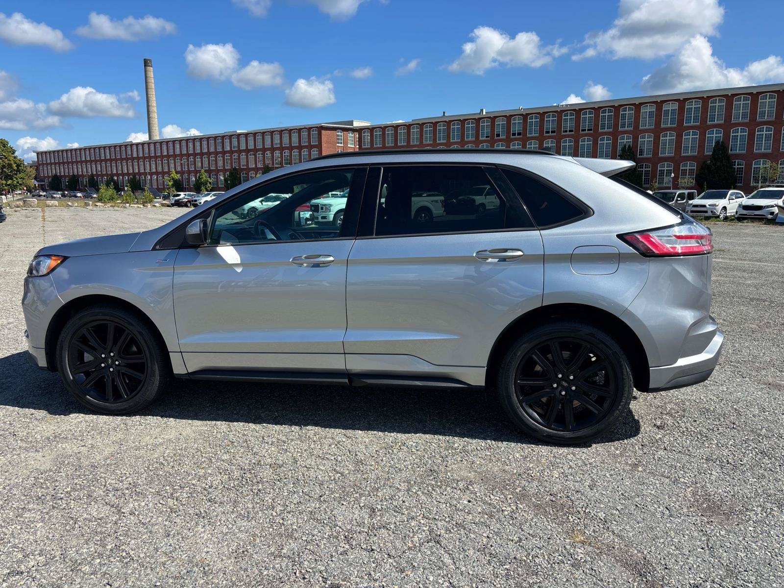 Used 2022 Ford Edge ST-Line w/ Class II Trailer Tow Package AWD/4WD image 8