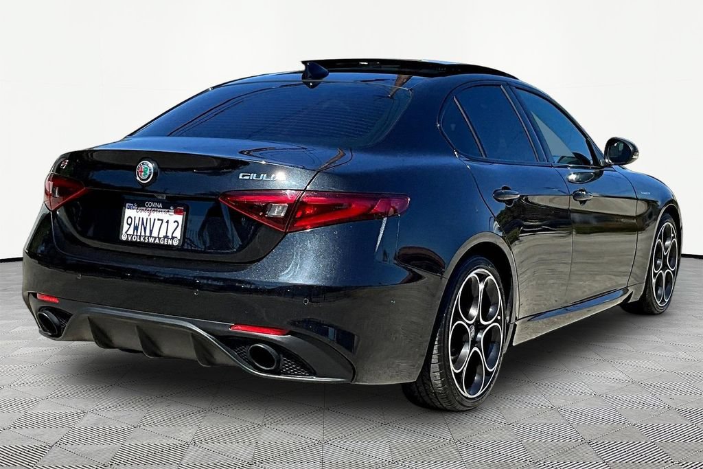 Used 2022 Alfa Romeo Giulia Veloce RWD image 6