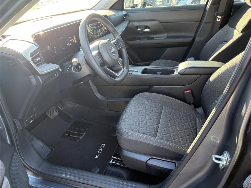 Used 2025 Nissan Kicks SV w/ Charging Package image 17