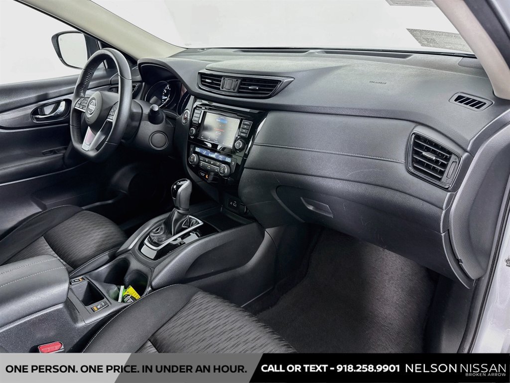 Used 2019 Nissan Rogue SV FWD image 28