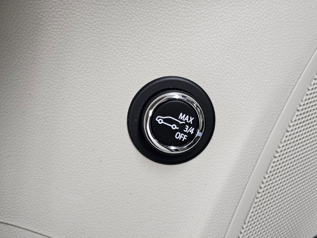 Used 2022 Buick Envision Avenir w/ Technology Package II image 38