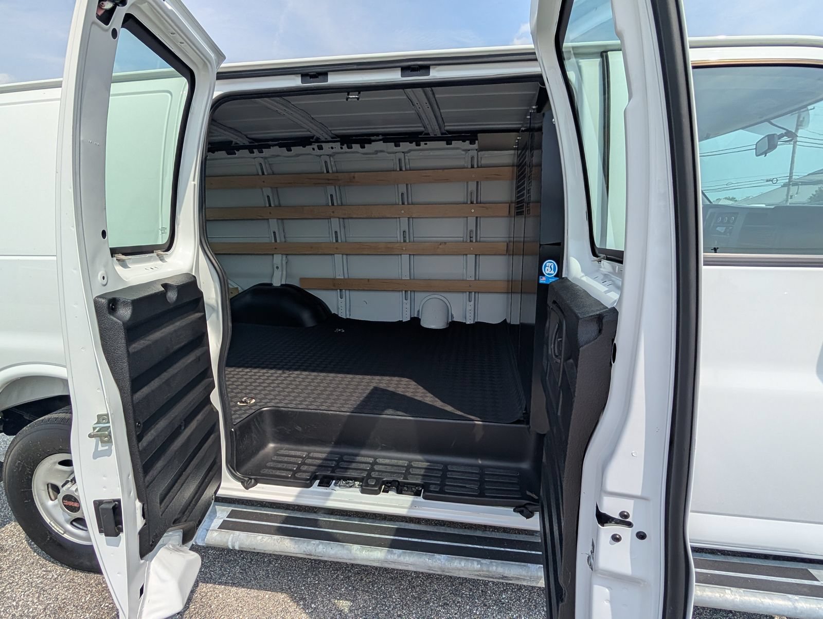 Used 2025 GMC Savana 2500 w/ Driver Convenience Package RWD image 12