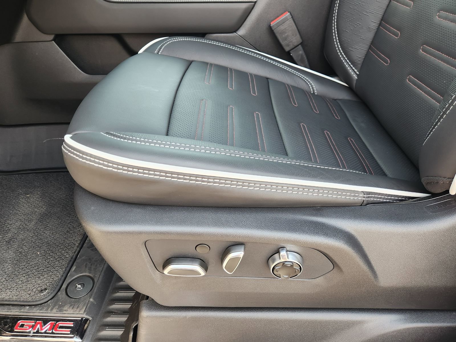 New 2026 GMC Sierra 2500 AT4X image 28