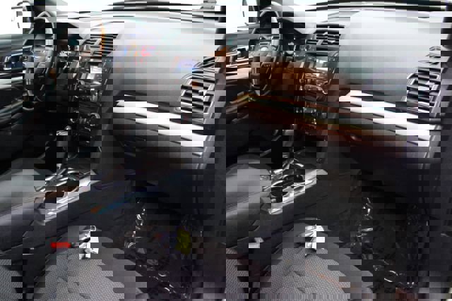 Used 2017 Ford Explorer XLT image 25