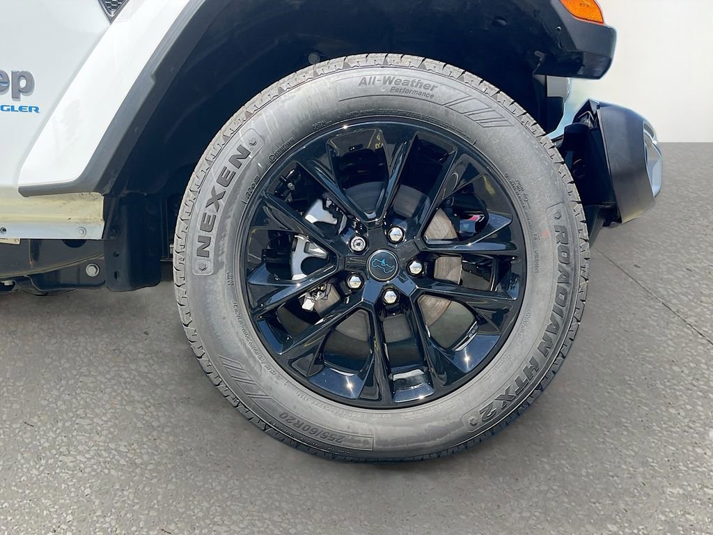 Certified 2025 Jeep Wrangler Unlimited Sahara w/ Safety Group image 28