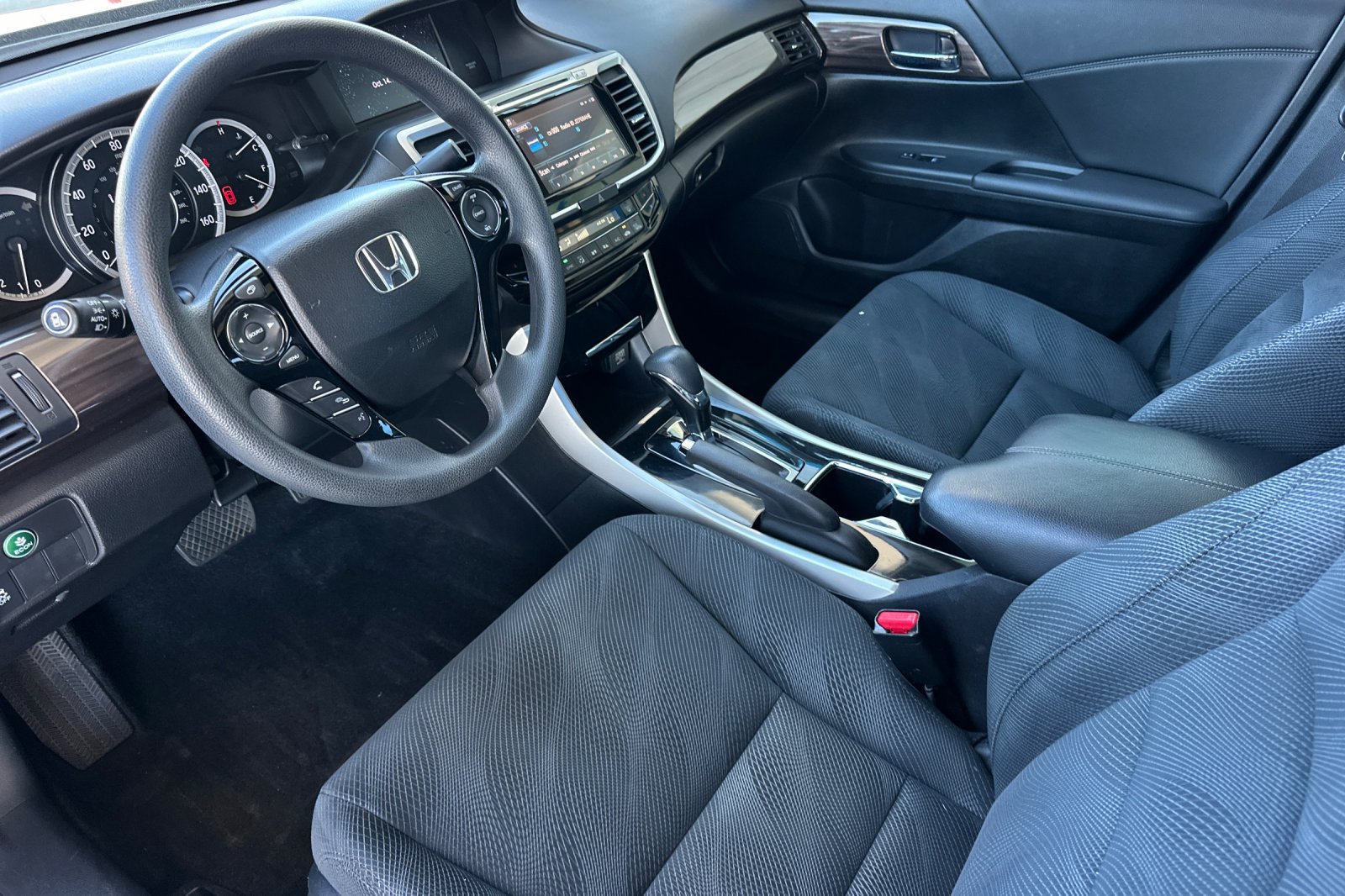 Used 2017 Honda Accord EX image 9
