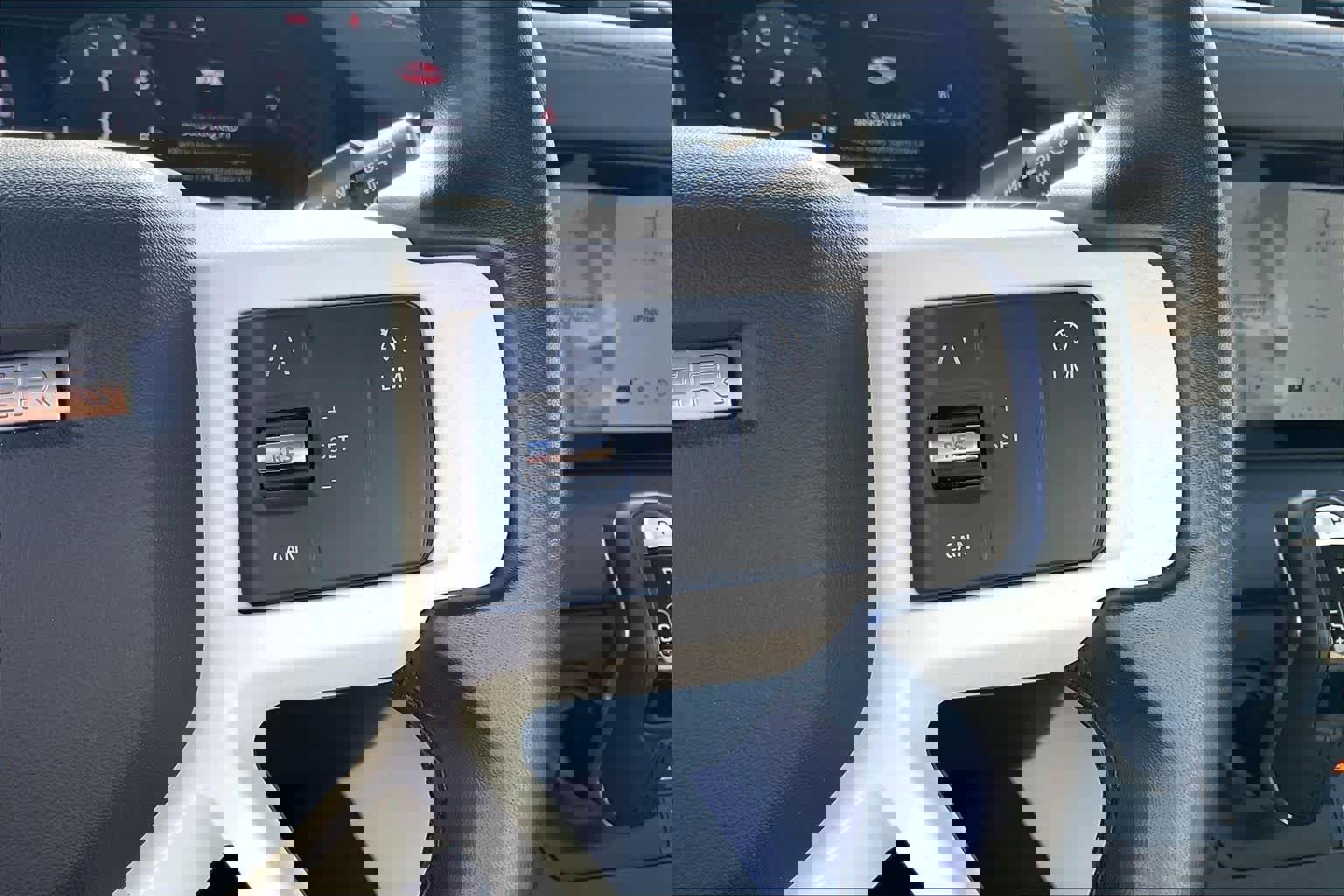 Used 2023 Land Rover Defender 110 SE image 21