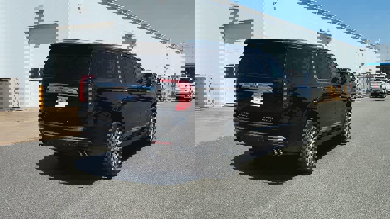 Used 2022 GMC Yukon XL Denali image 8