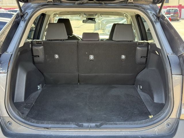 Used 2024 Toyota RAV4 XLE FWD image 32