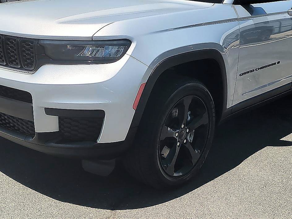 Used 2023 Jeep Grand Cherokee L Altitude AWD/4WD image 9