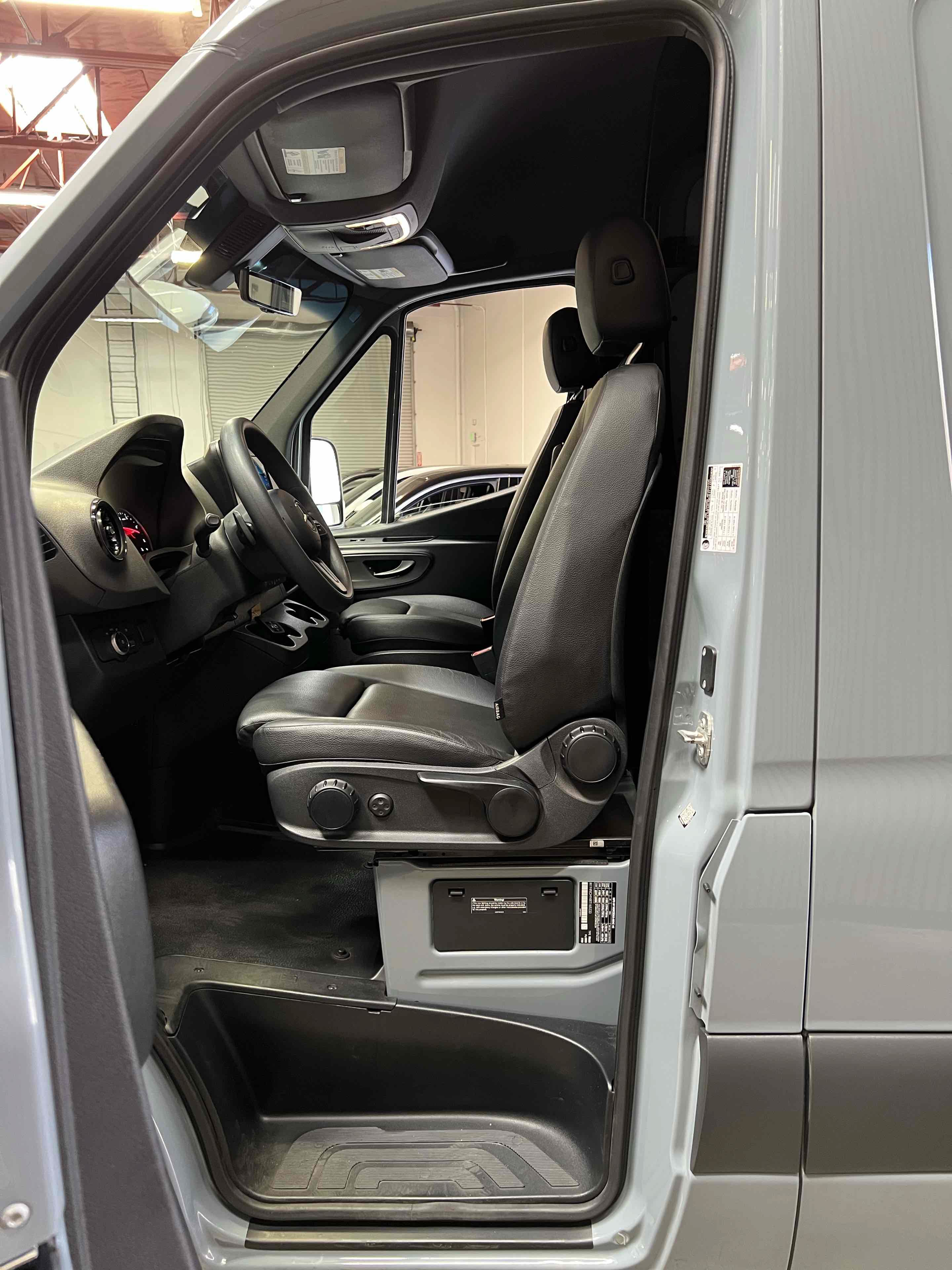 Used 2024 Mercedes-Benz Sprinter 2500 image 40