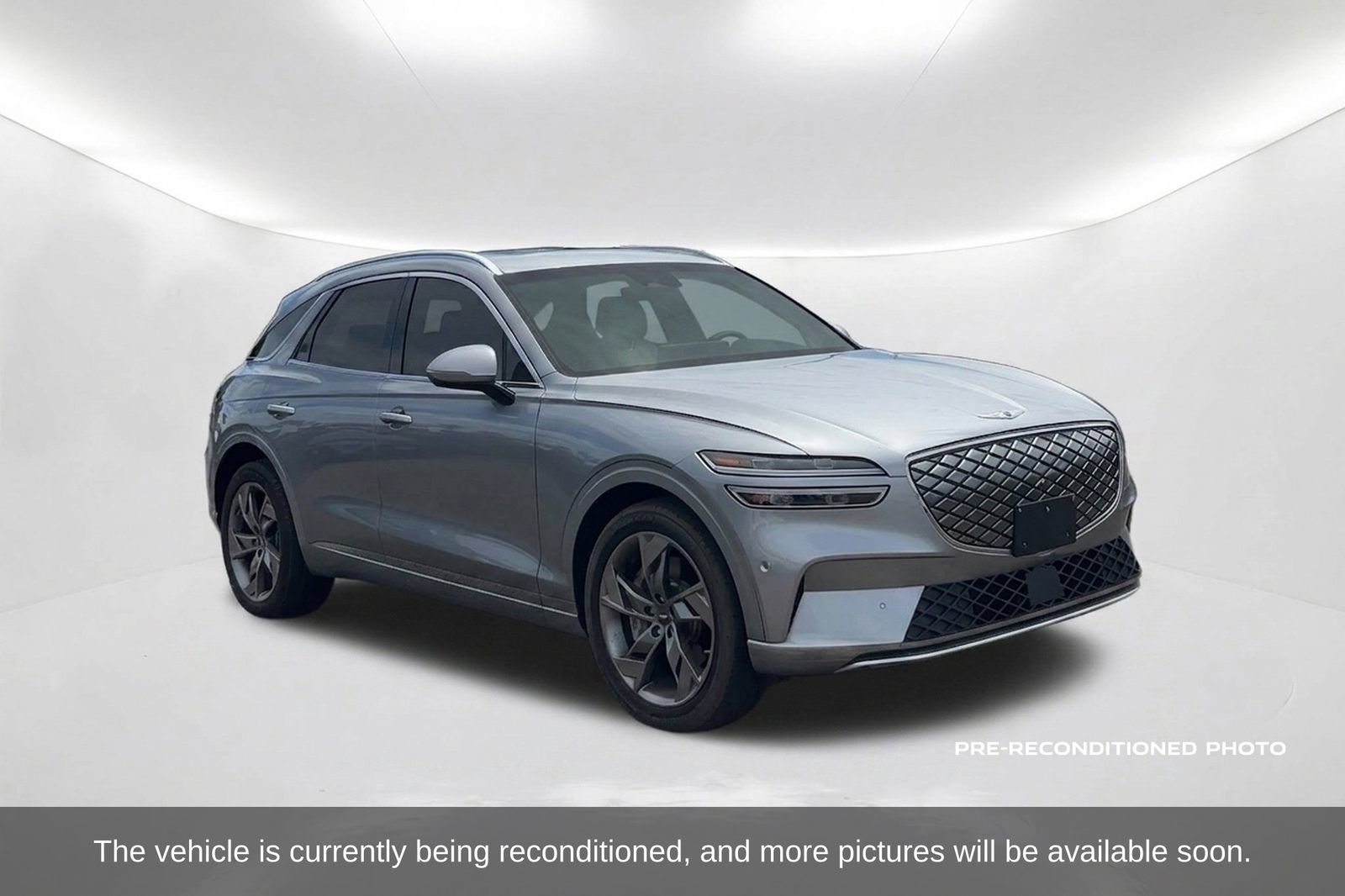Used 2025 Genesis Electrified GV70 AWD/4WD image 3