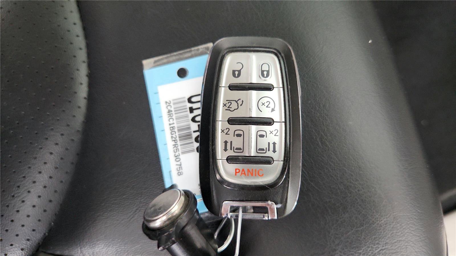 Used 2023 Chrysler Pacifica Touring-L FWD image 21