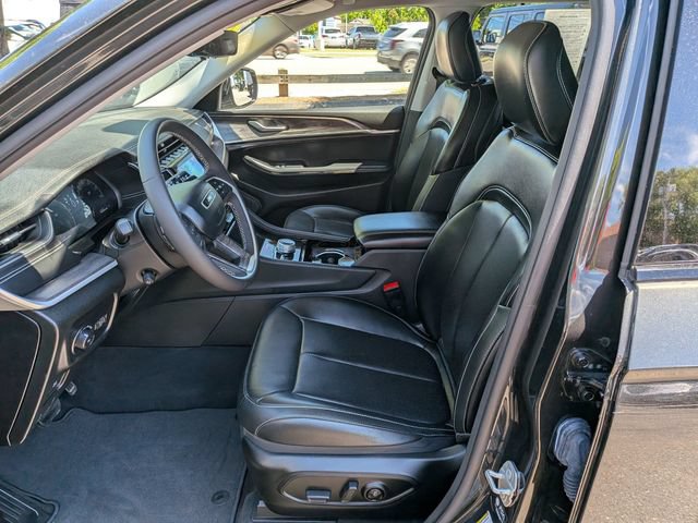 Certified 2023 Jeep Grand Cherokee L Limited w/ Luxury Tech Group II AWD/4WD image 9