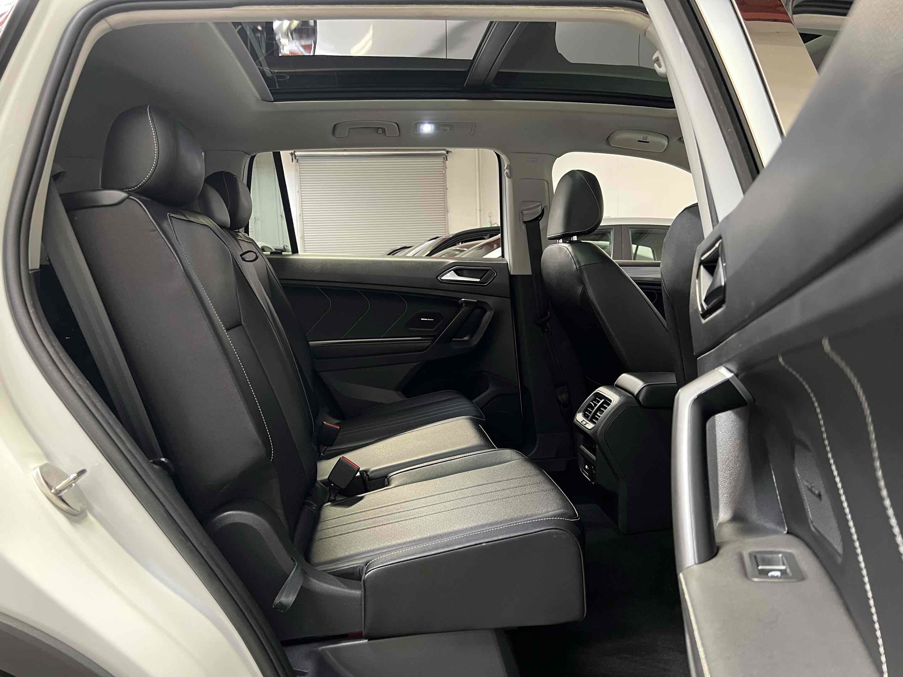 Used 2023 Volkswagen Tiguan SE w/ Panoramic Sunroof Package image 48