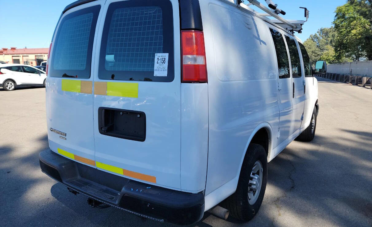 Used 2015 Chevrolet Express 2500 image 2