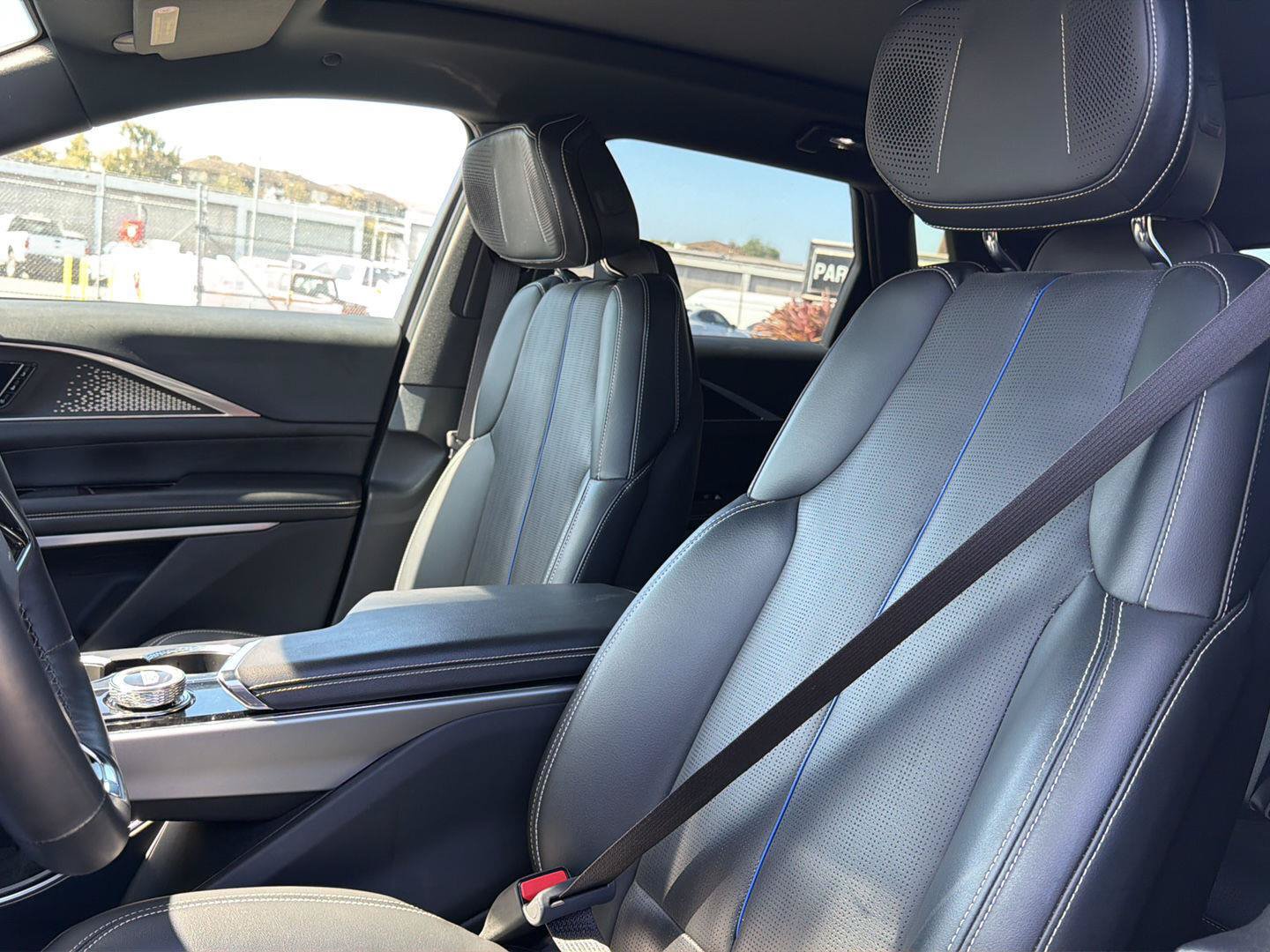 Used 2023 Cadillac Lyriq AWD image 8
