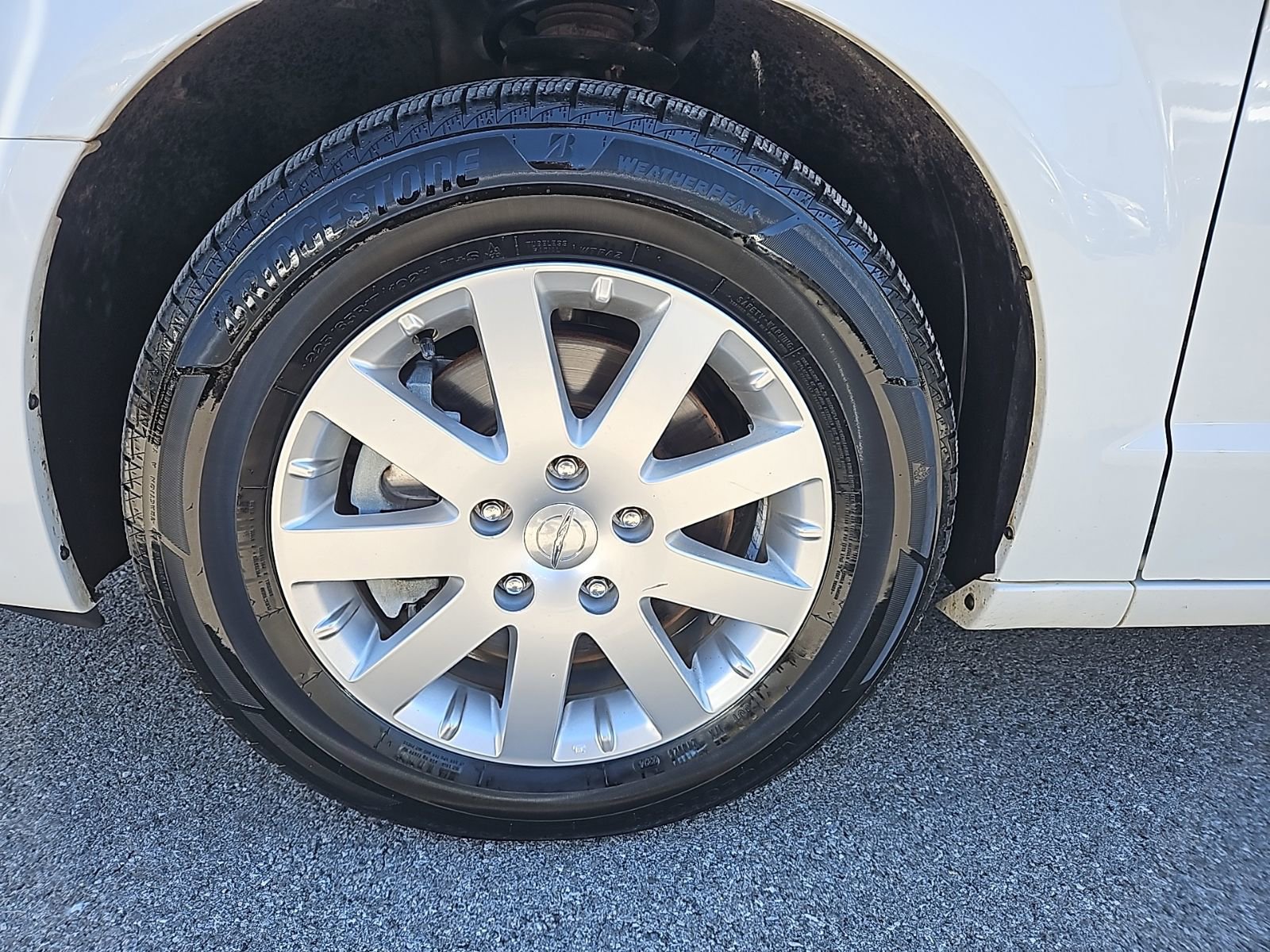 Used 2016 Chrysler Town & Country Touring FWD image 12