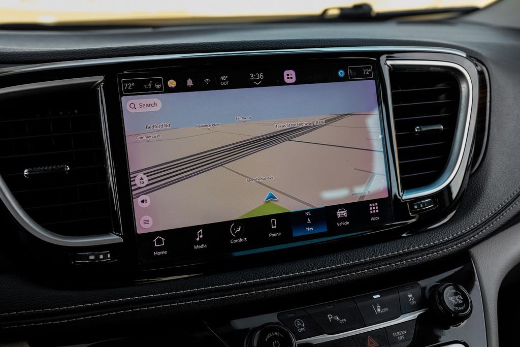 Used 2023 Chrysler Pacifica Limited image 18