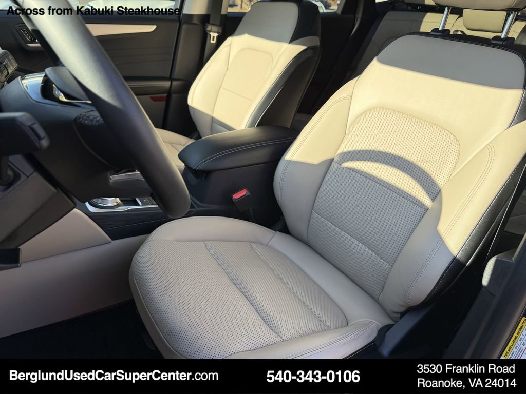 Used 2022 Ford Escape SEL image 36