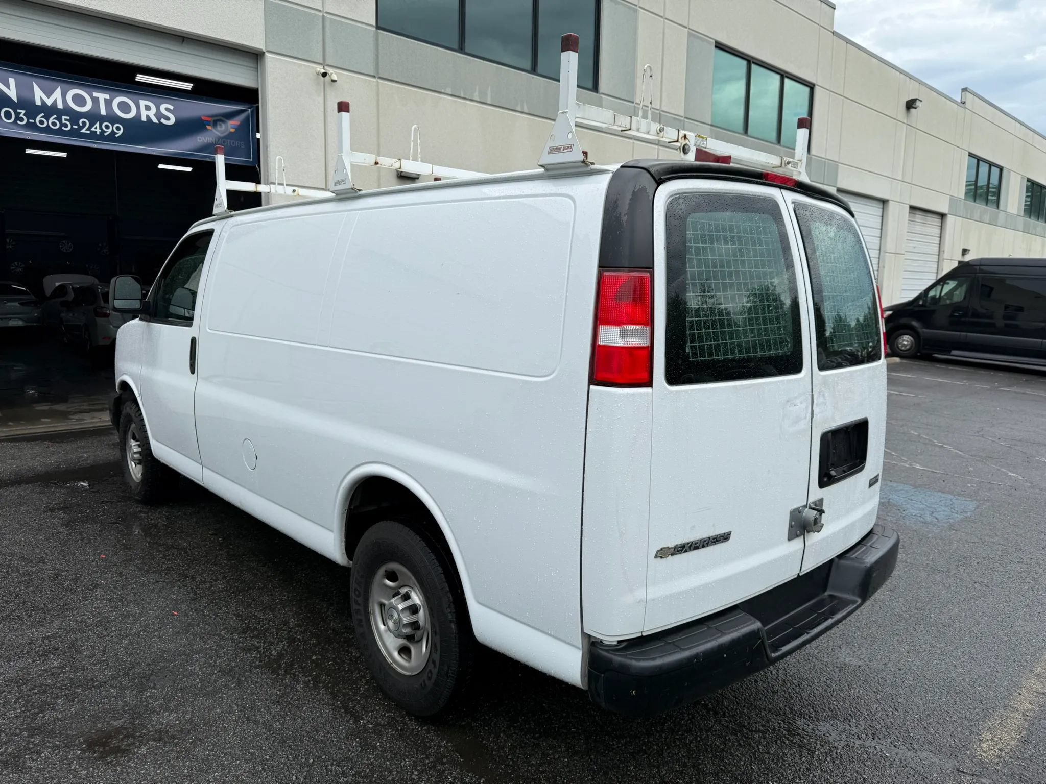 Used 2021 Chevrolet Express 2500 w/ Driver Convenience Package RWD image 14