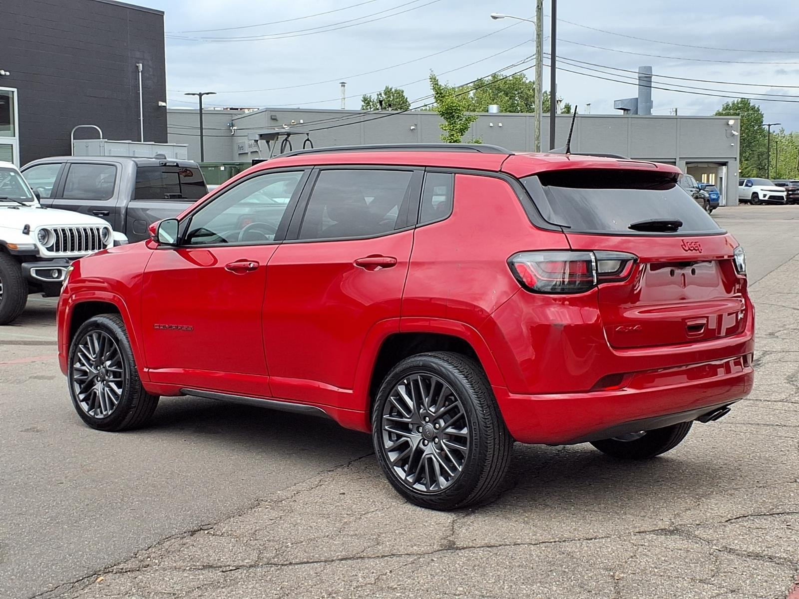 Used 2022 Jeep Compass Limited w/ (RED) Package AWD/4WD image 2