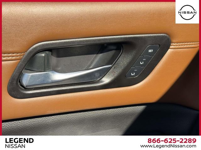 Used 2022 Nissan Pathfinder Platinum image 16