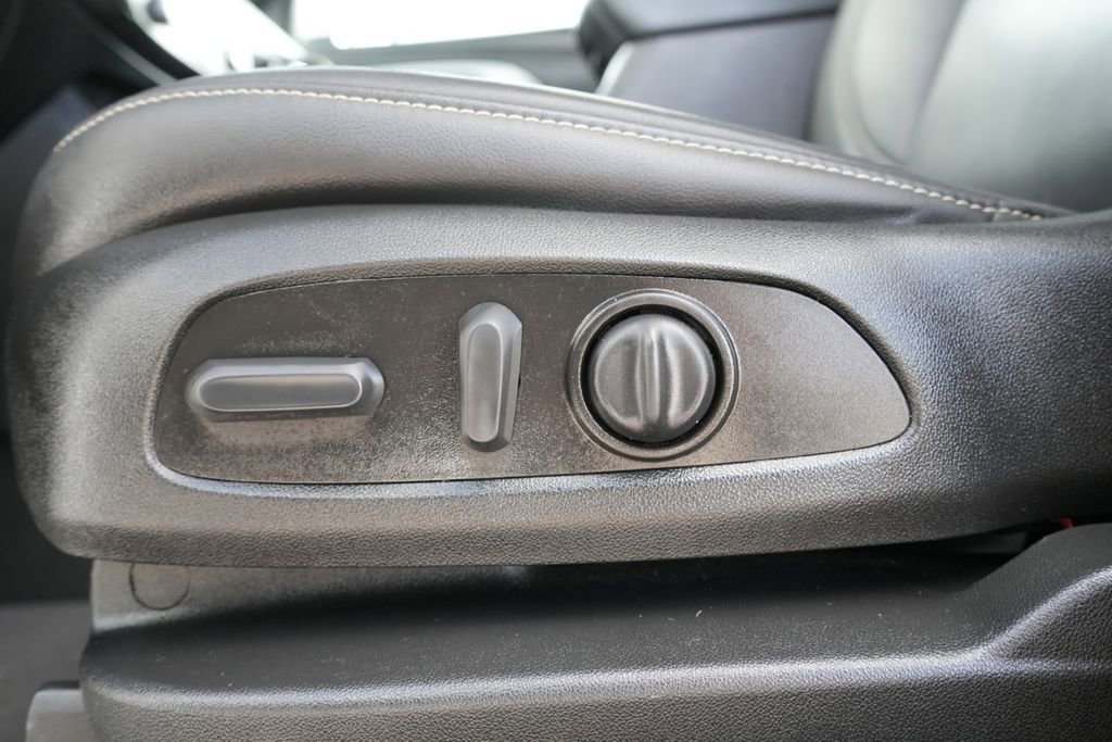 Used 2023 Chevrolet Traverse LT w/ LT Premium Package AWD/4WD image 27