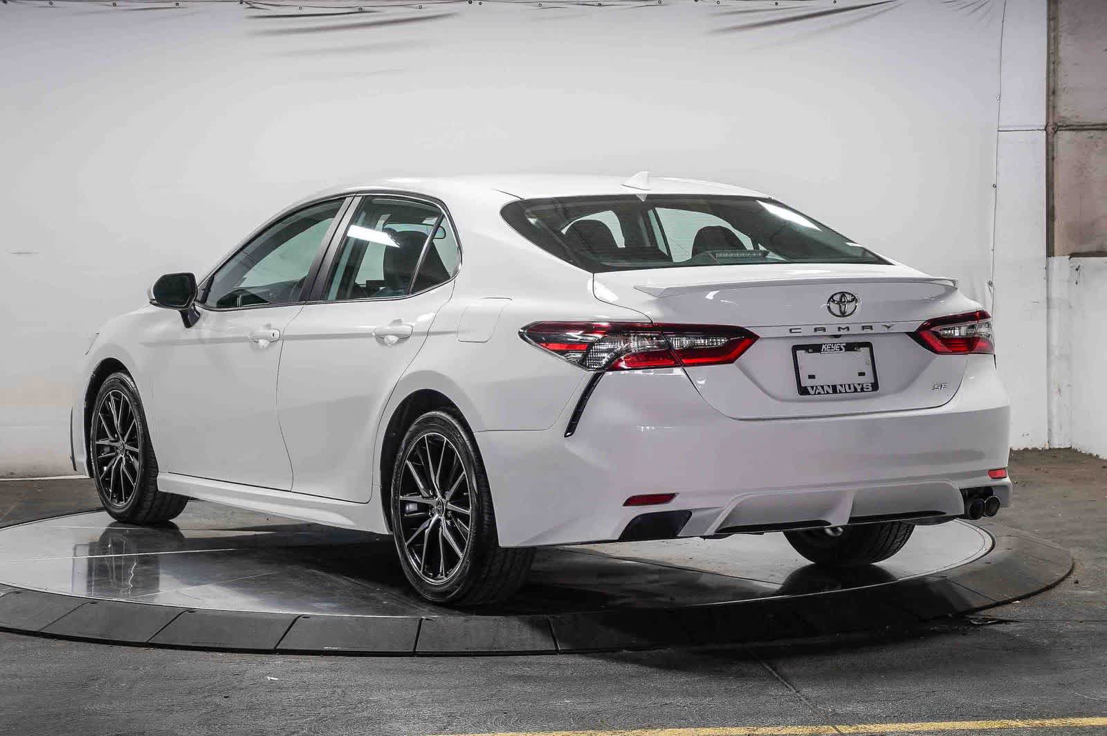 Certified 2024 Toyota Camry SE FWD image 3
