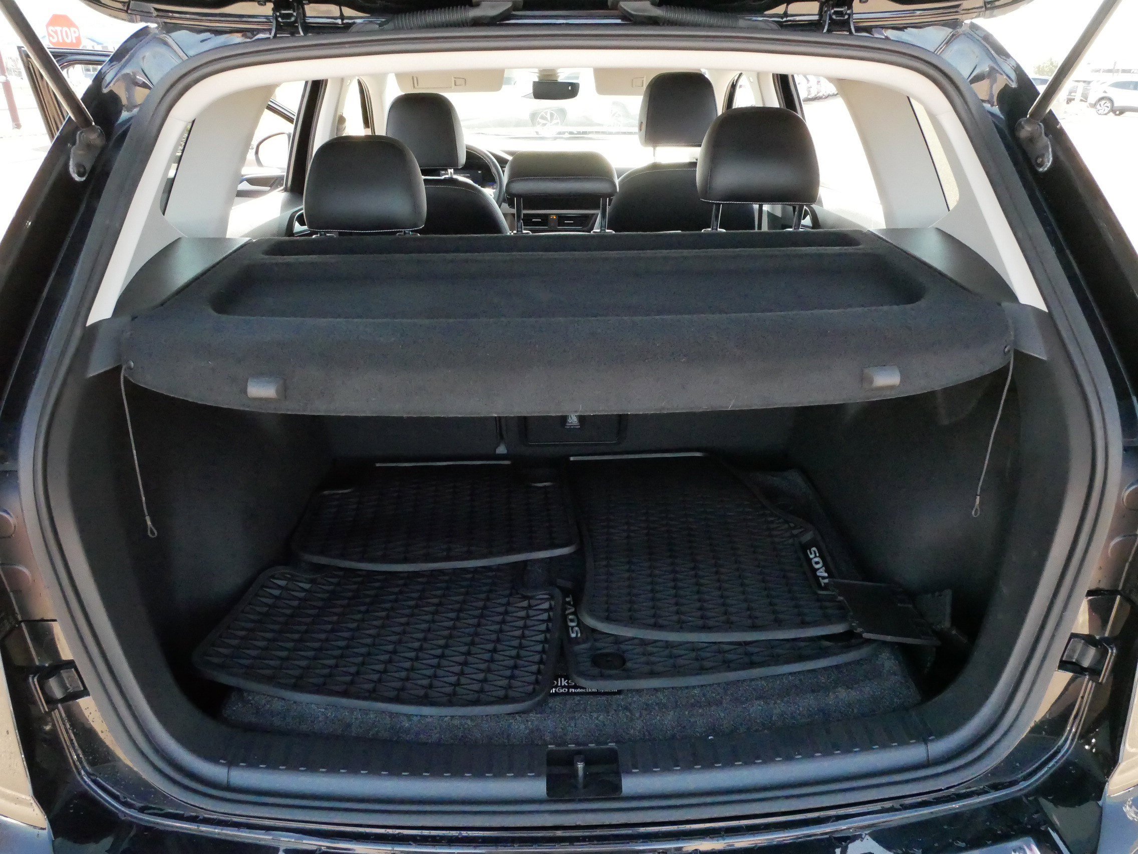 Certified 2022 Volkswagen Taos SE w/ Panoramic Sunroof Package AWD/4WD image 17