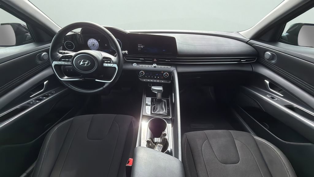 Used 2023 Hyundai Elantra SEL w/ Convenience Package image 18