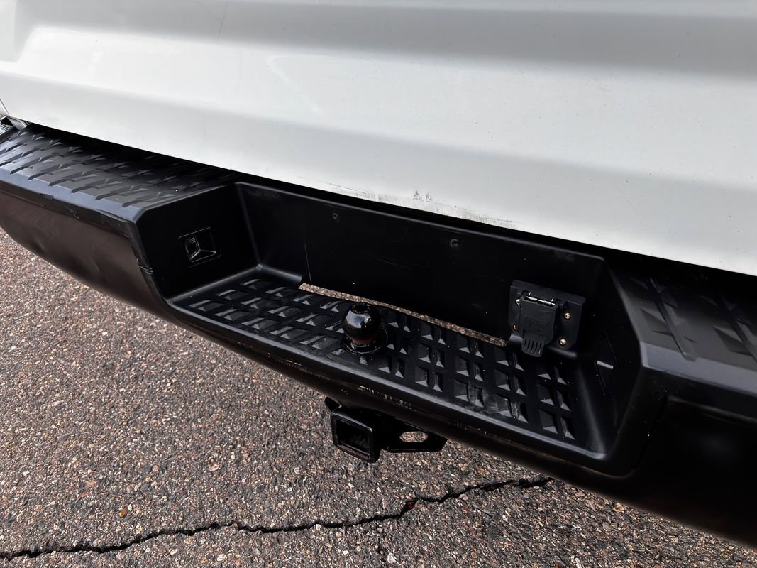 Used 2019 Nissan Titan SV image 40