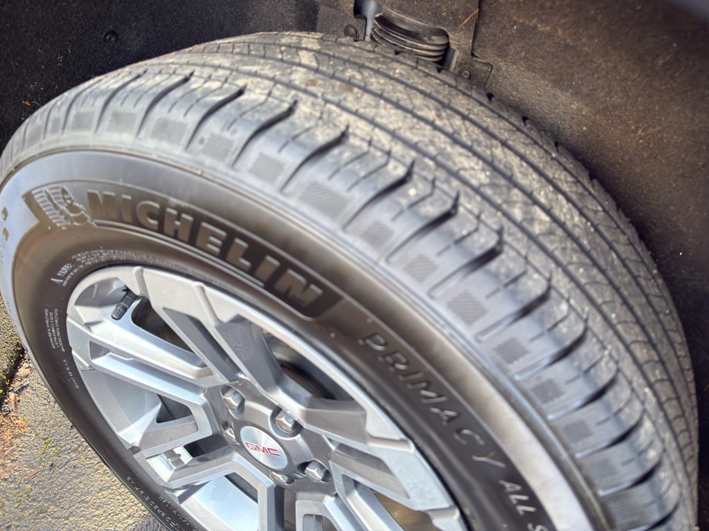 Used 2025 GMC Terrain Elevation image 17