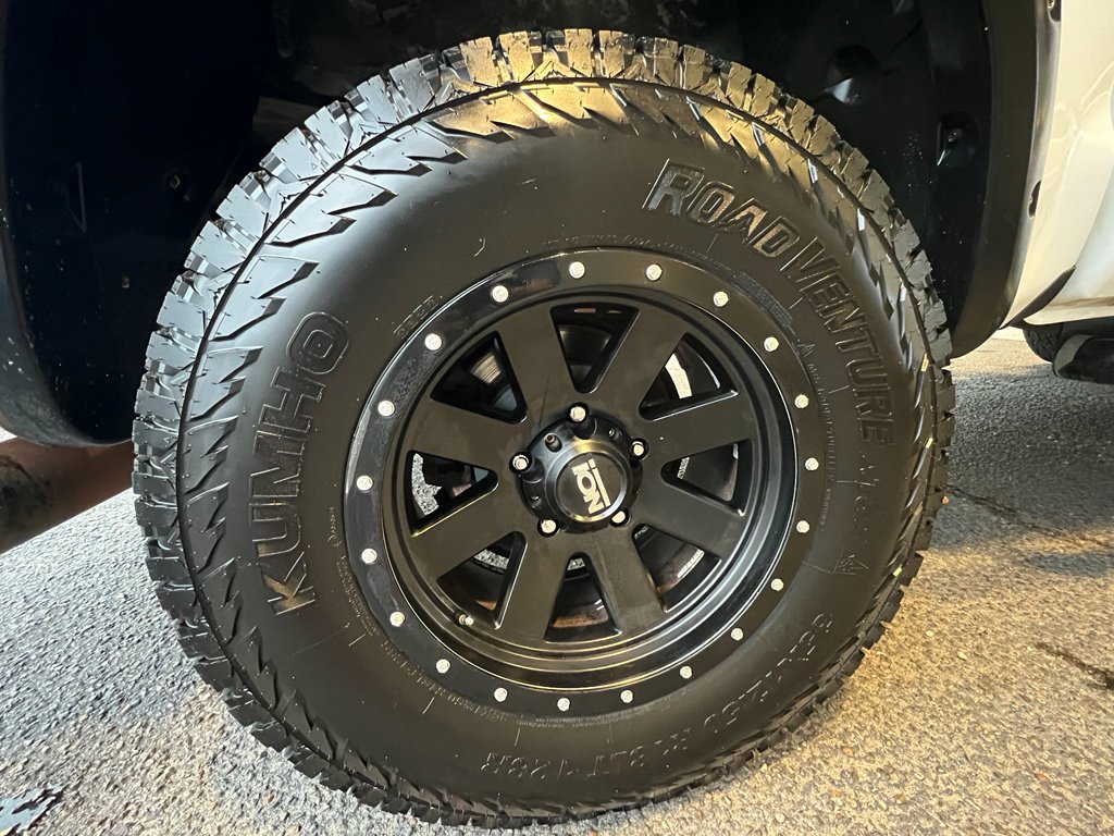 Used 2009 Toyota Tundra 4x4 CrewMax image 10