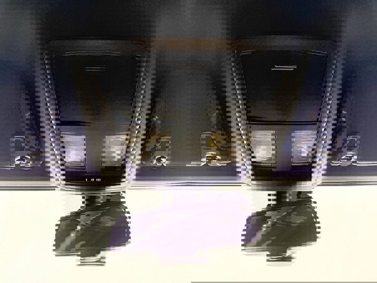 Used 2015 Dodge Challenger SXT w/ Driver Convenience Group RWD image 38