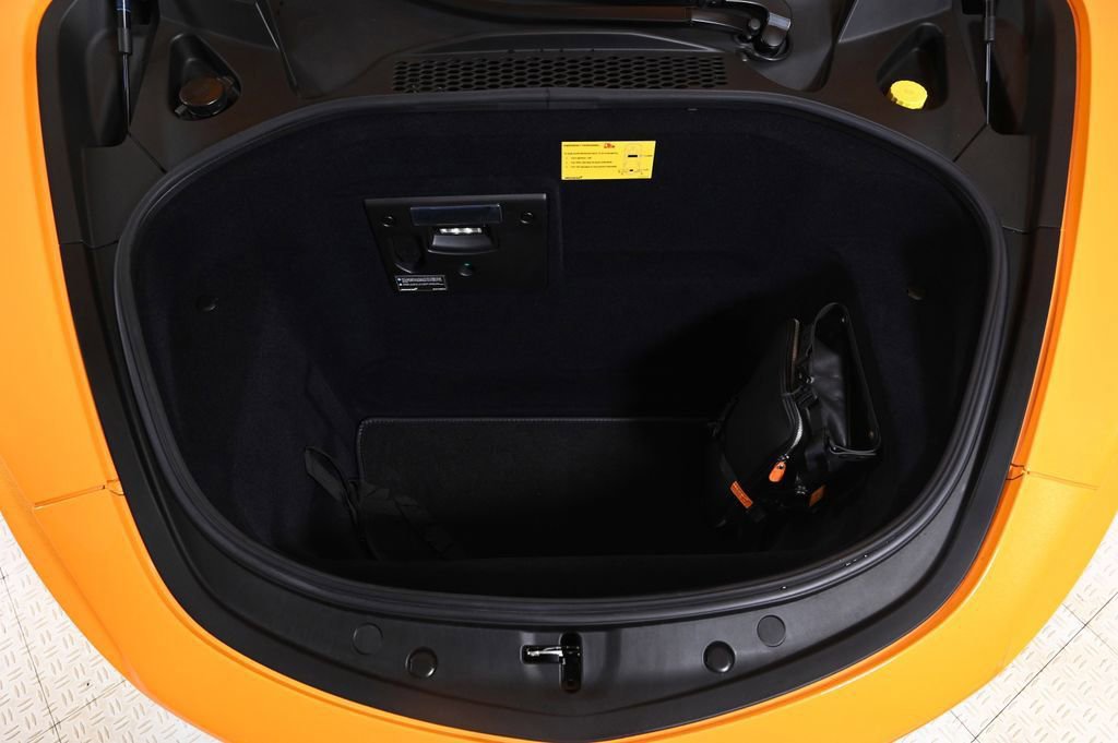 Used 2025 McLaren Artura image 28