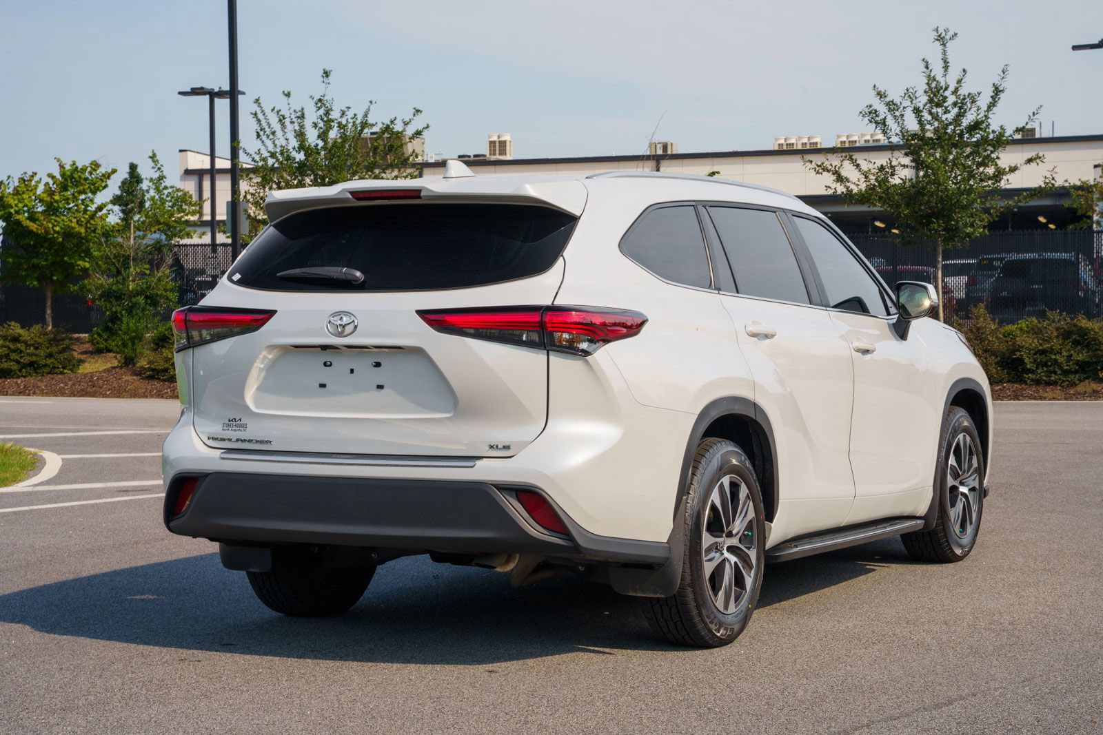 Used 2023 Toyota Highlander XLE FWD image 8