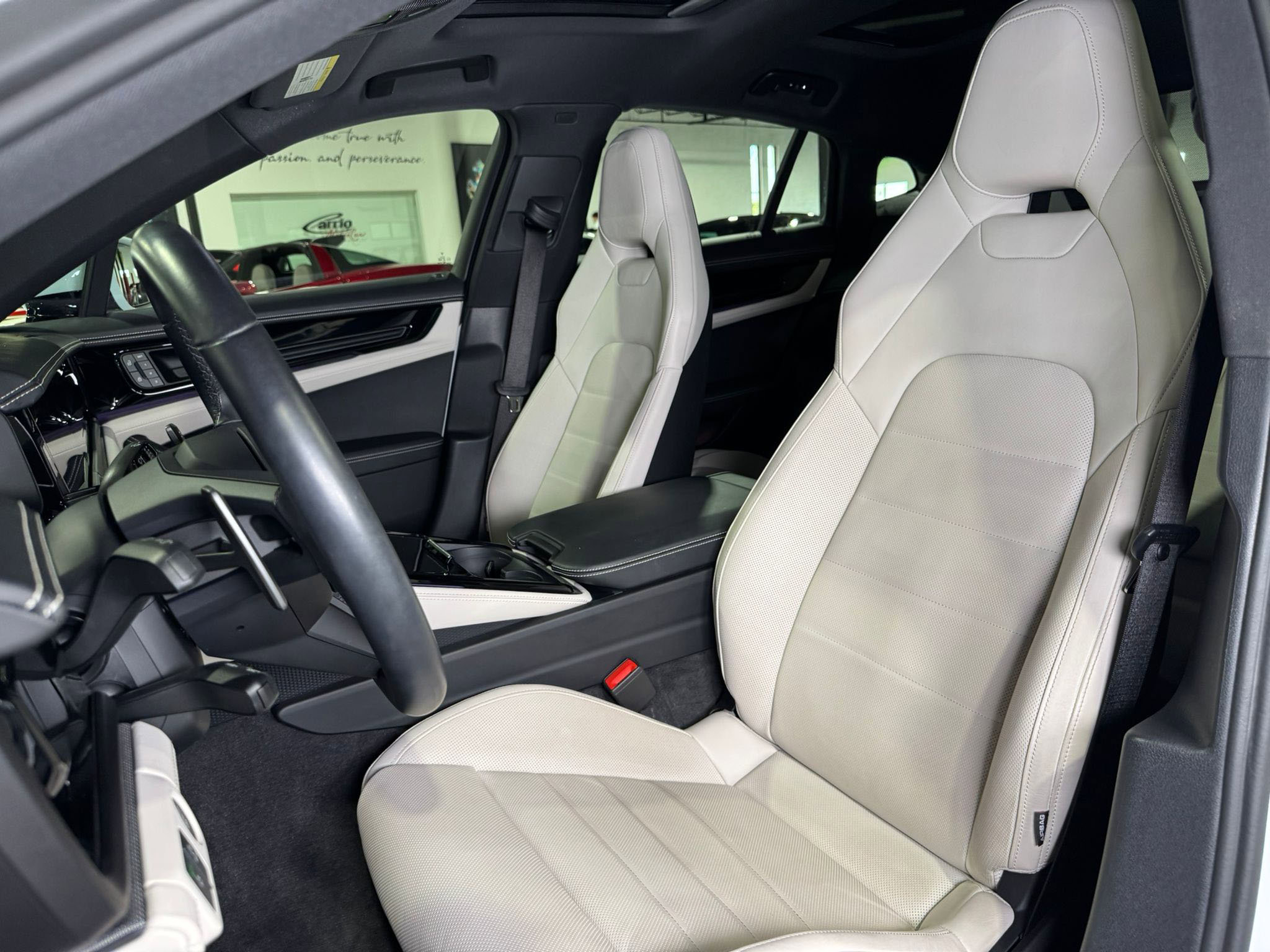Used 2025 Porsche Panamera image 10