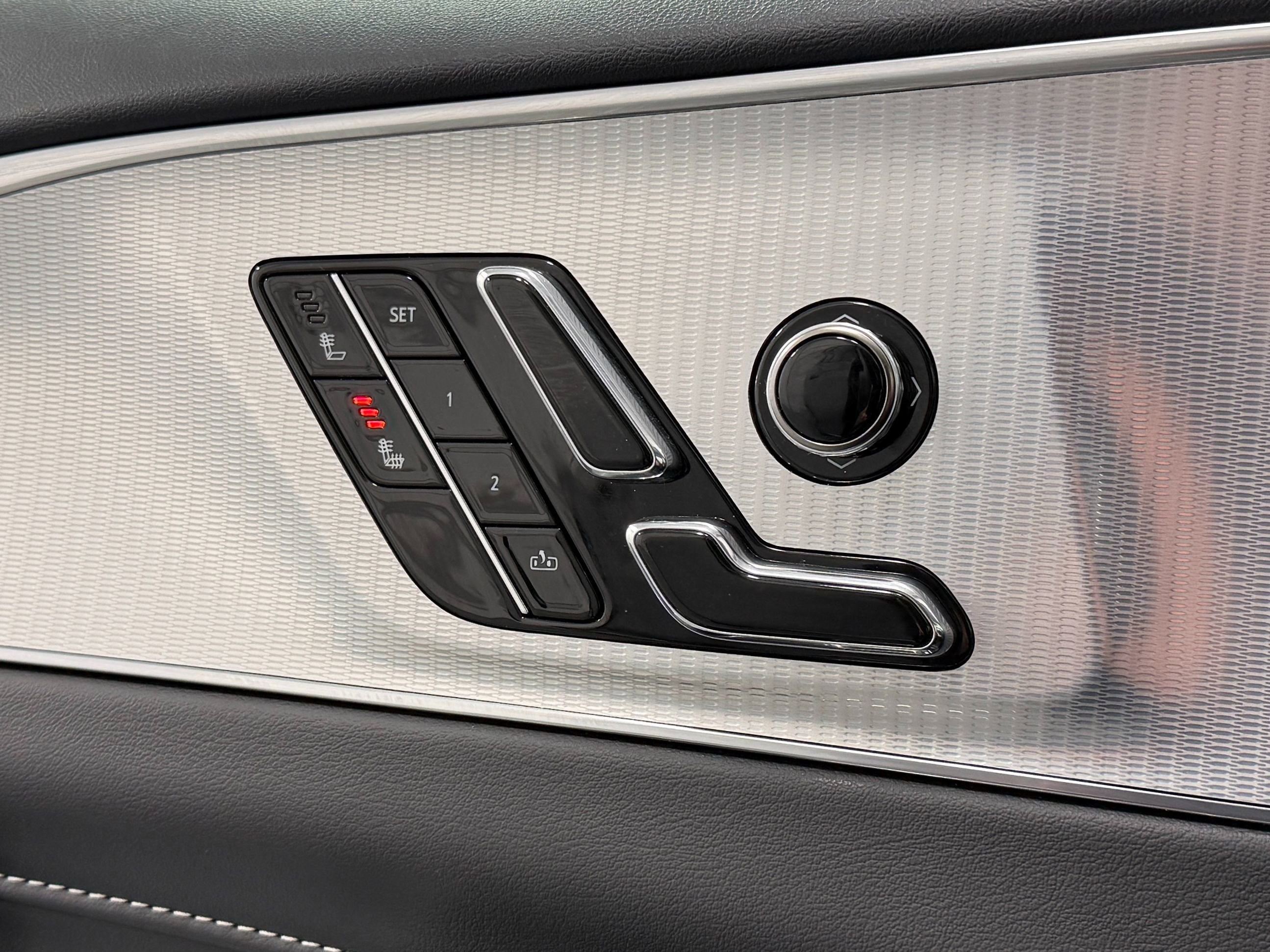 Used 2024 Cadillac Lyriq Tech RWD image 12