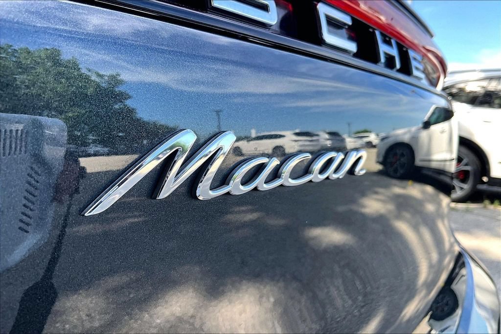 Used 2022 Porsche Macan w/ Premium Package Plus AWD/4WD image 43