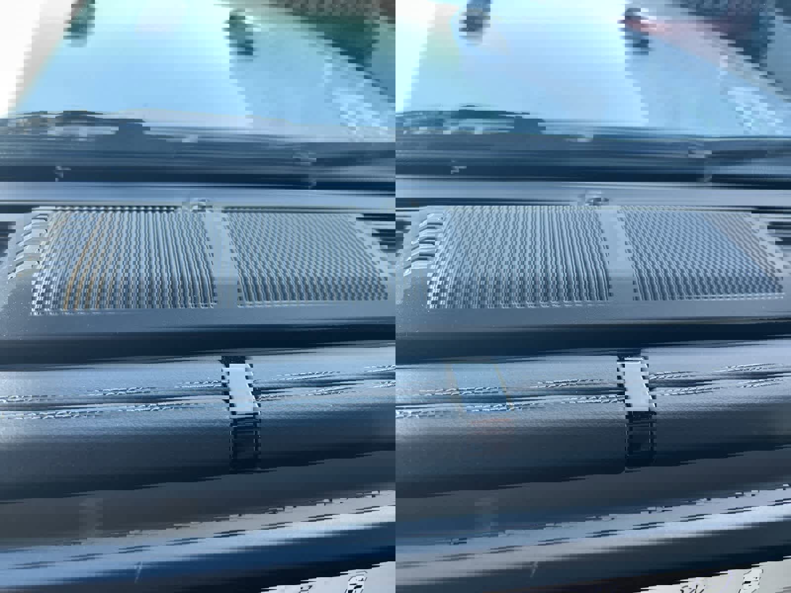 Used 2025 Jeep Wrangler Sahara image 39