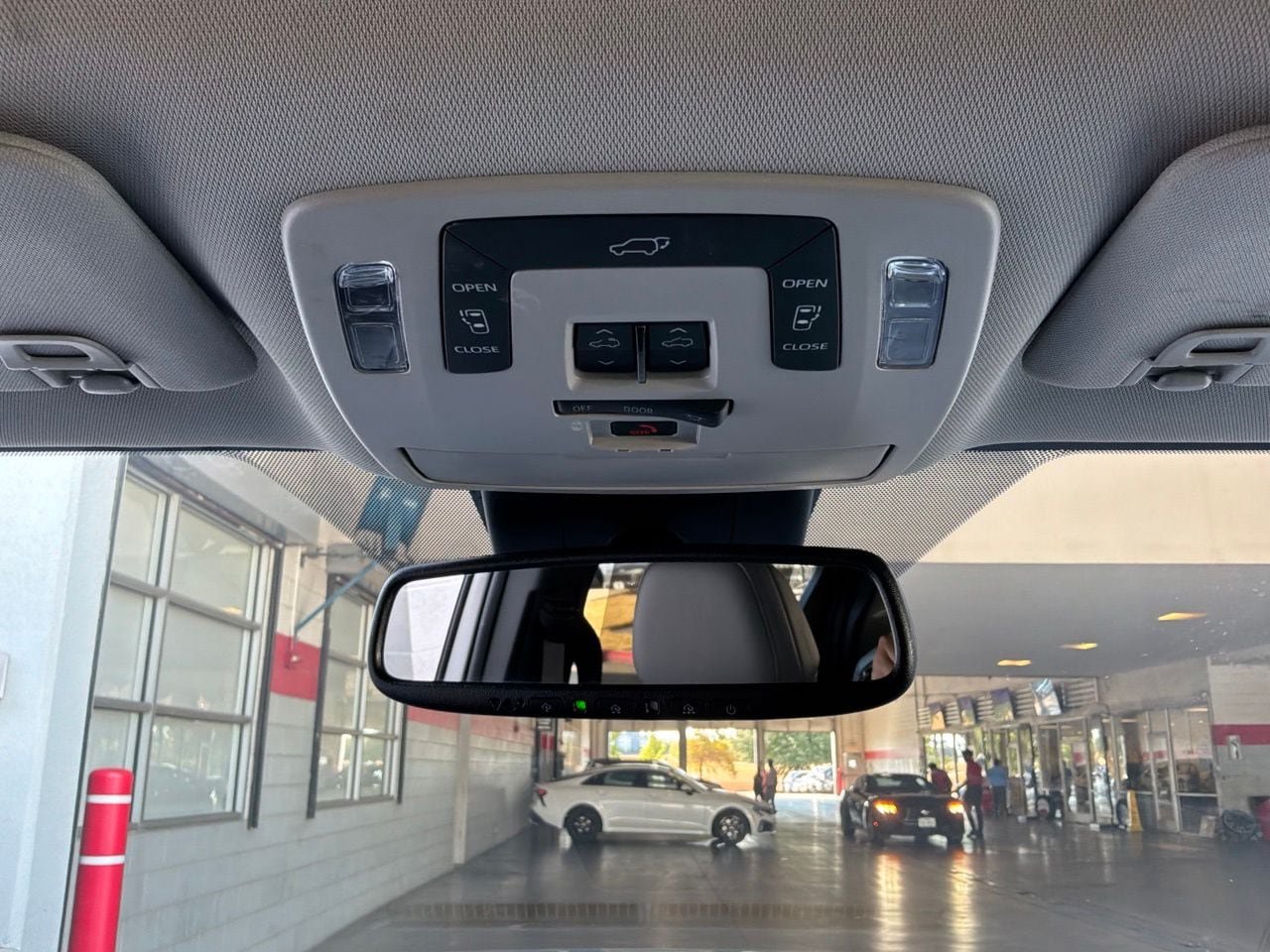 Used 2025 Toyota Sienna XLE FWD image 17