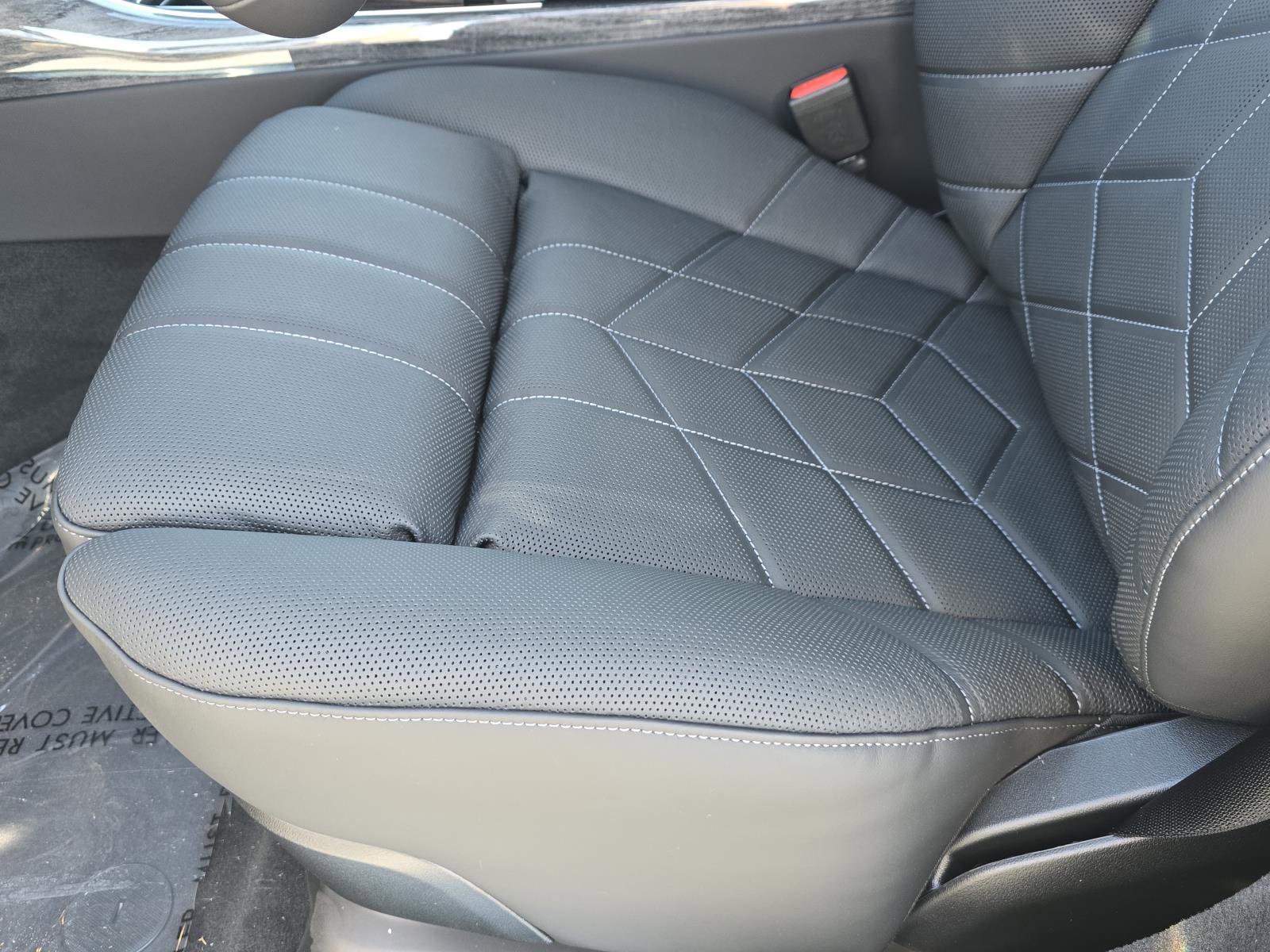 New 2025 BMW 750e xDrive w/ Premium Package image 11