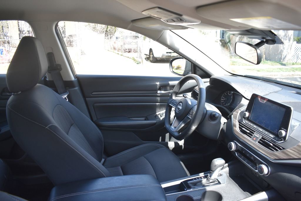 Used 2025 Nissan Altima 2.5 SV image 21